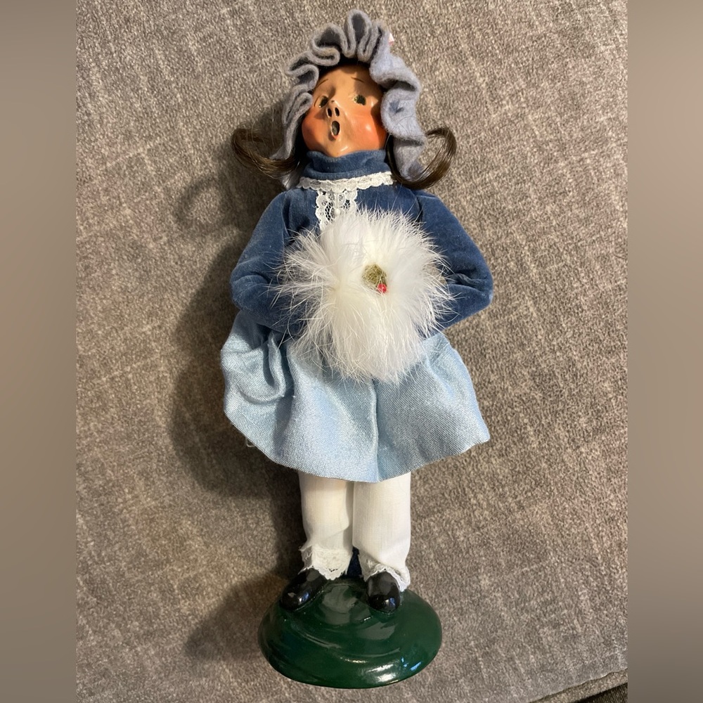 1991 Byers Choice LTD The Carolers lady with FUR MUFF  & Fancy Clothes. Vintage